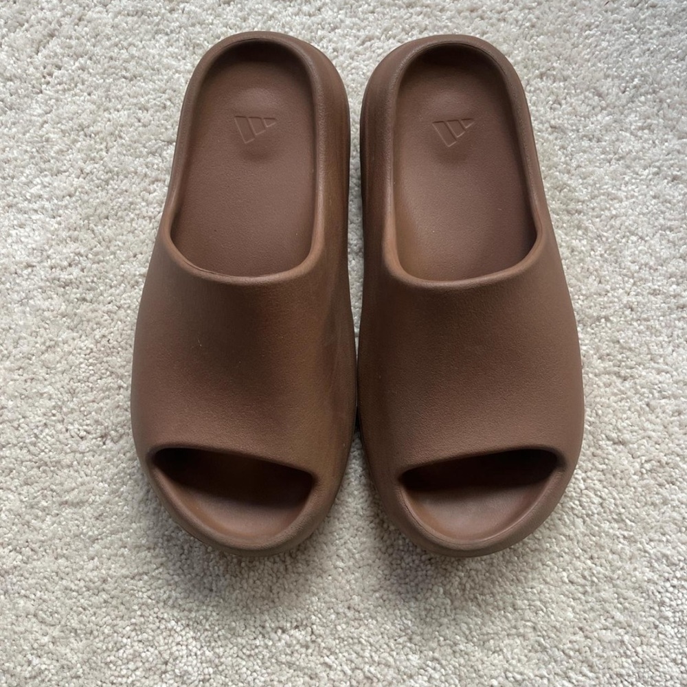 Adidas Yeezy Slide in color "flax" Mens size 10 (fits like a 9)